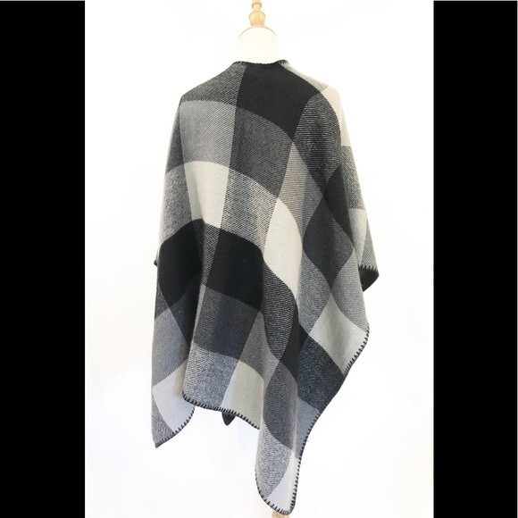 Woolrich Blanket Wrap Cape Reversible Black/Grey One Size Cozy Soft - Picture 2 of 5